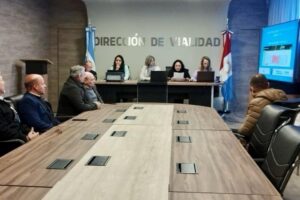 Firma de contrato por pavimentacion del perilago a la vera del dique cruz del eje.